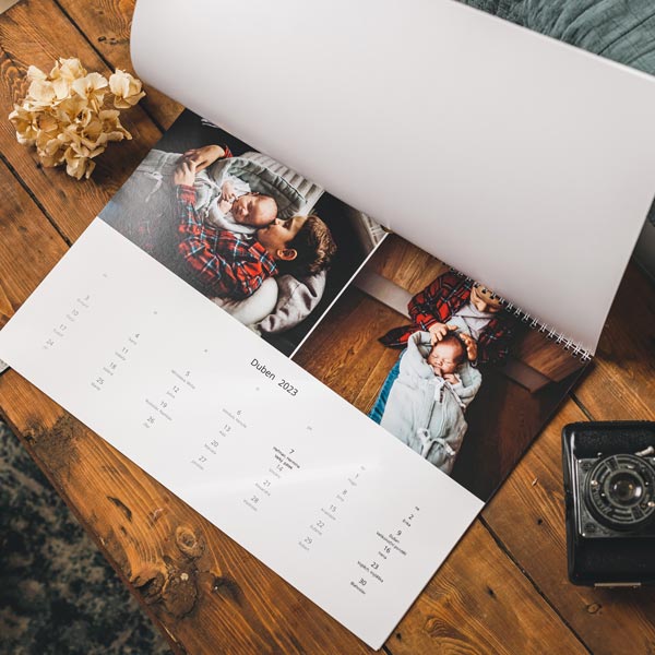 Měsíční nástěnný fotokalendář 2026