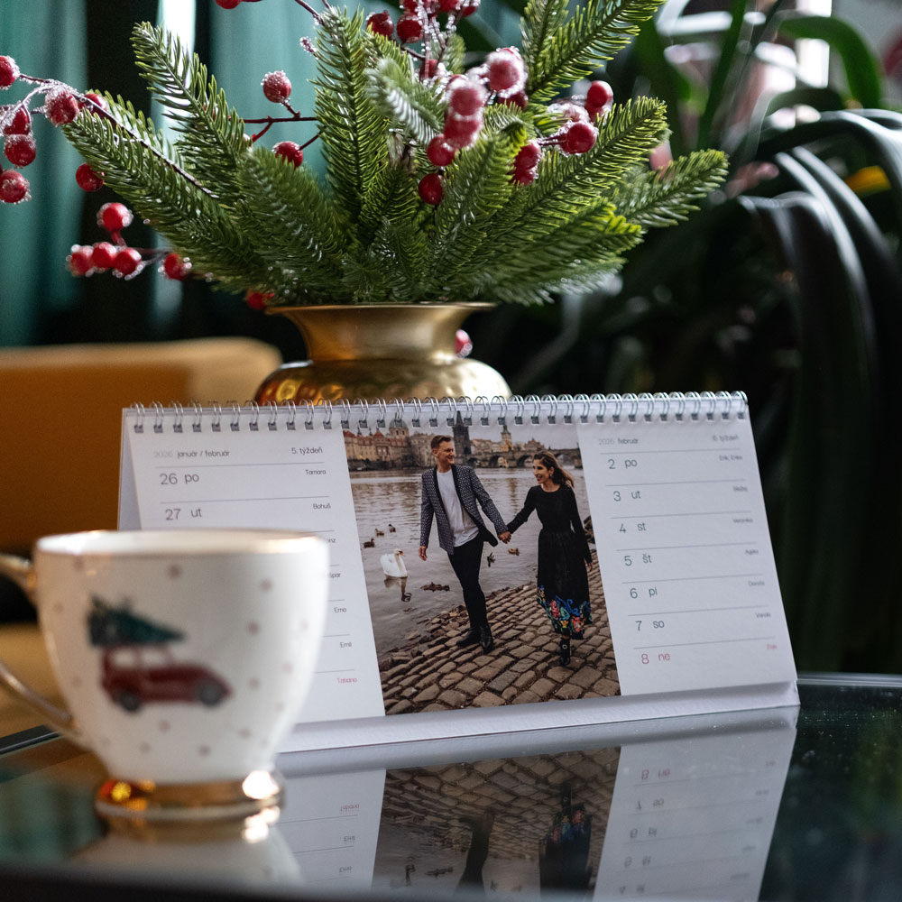 Stolní čtrnáctidenní fotokalendář 2026