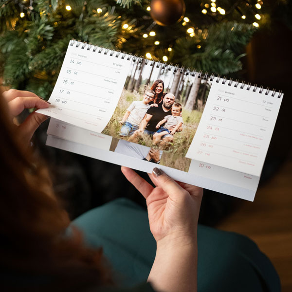 Stolní čtrnáctidenní fotokalendář 2026