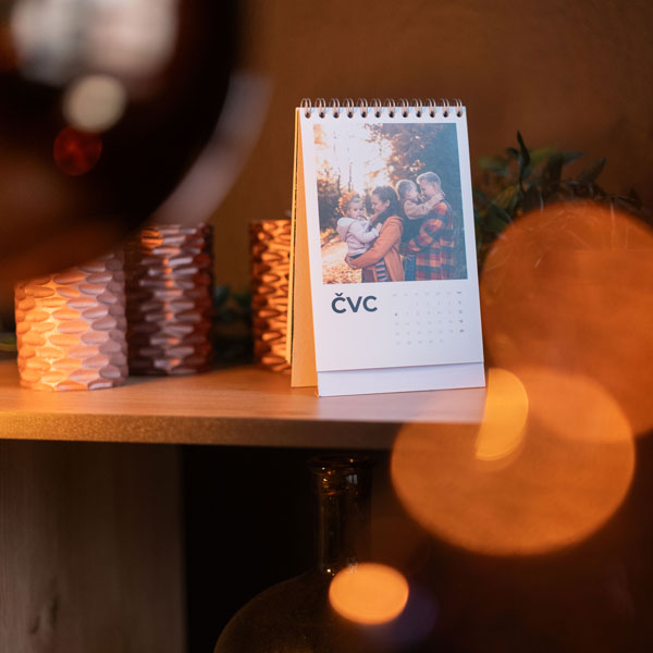 Stolní měsíční fotokalendář 2026