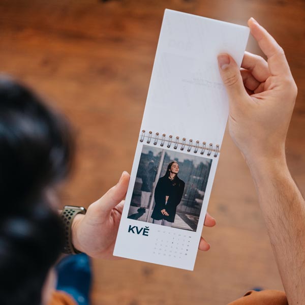 Stolní měsíční fotokalendář 2026