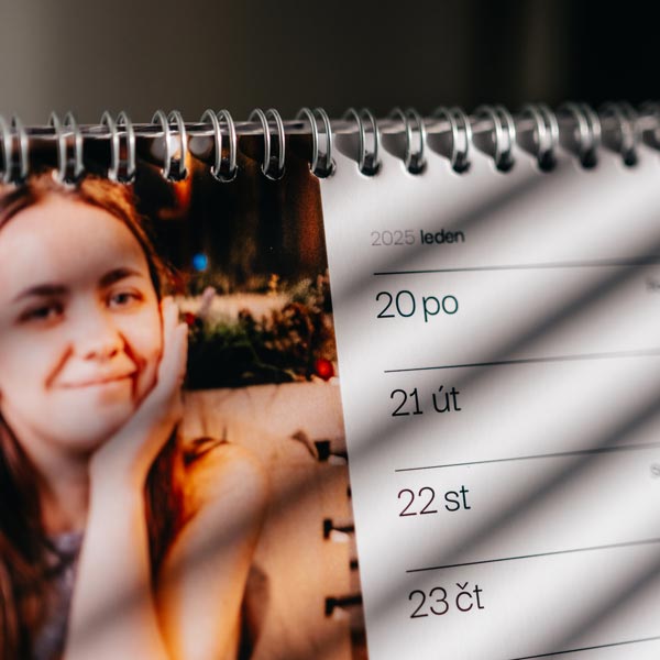 Stolní týdenní fotokalendář 2026