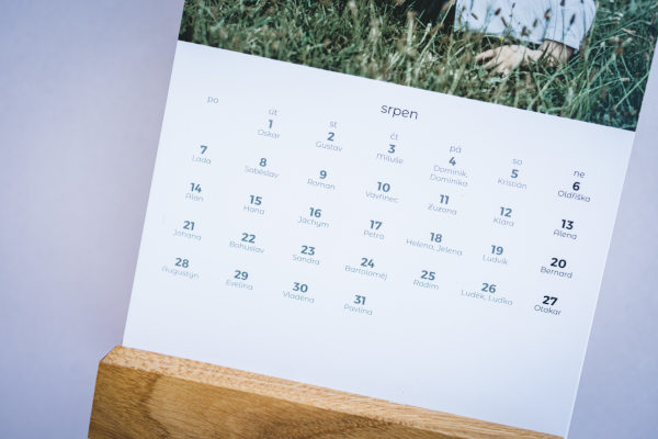 moderní stolní měsíční fotokalendáře